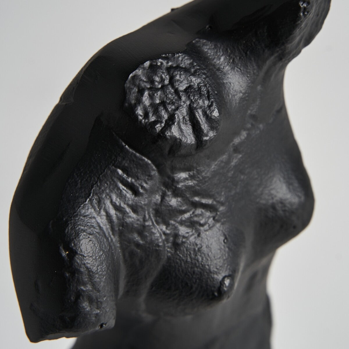 Escultura Messier corpo mulher preto e mármore