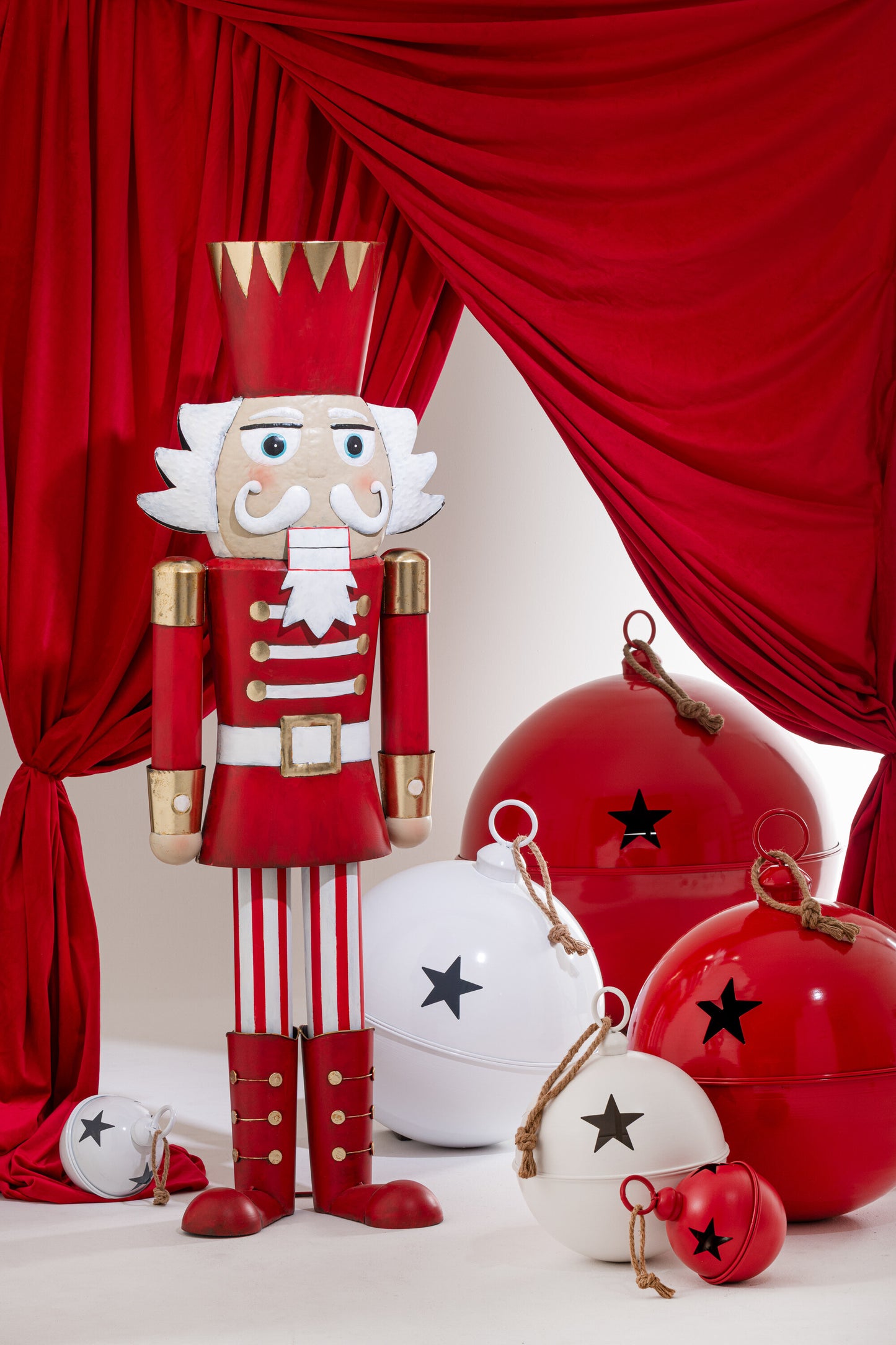 Bola de Natal em metal branco média