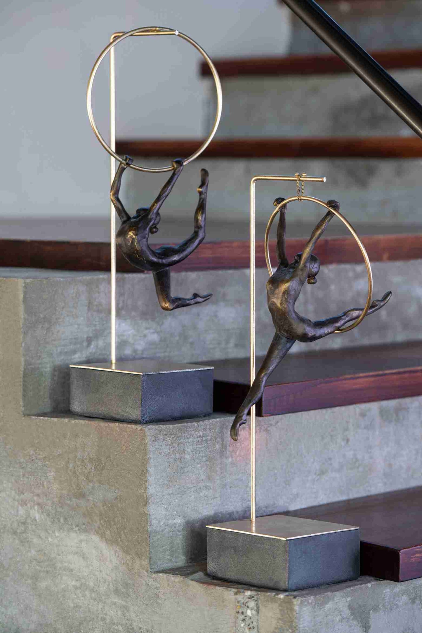 Escultura ginasta com argola