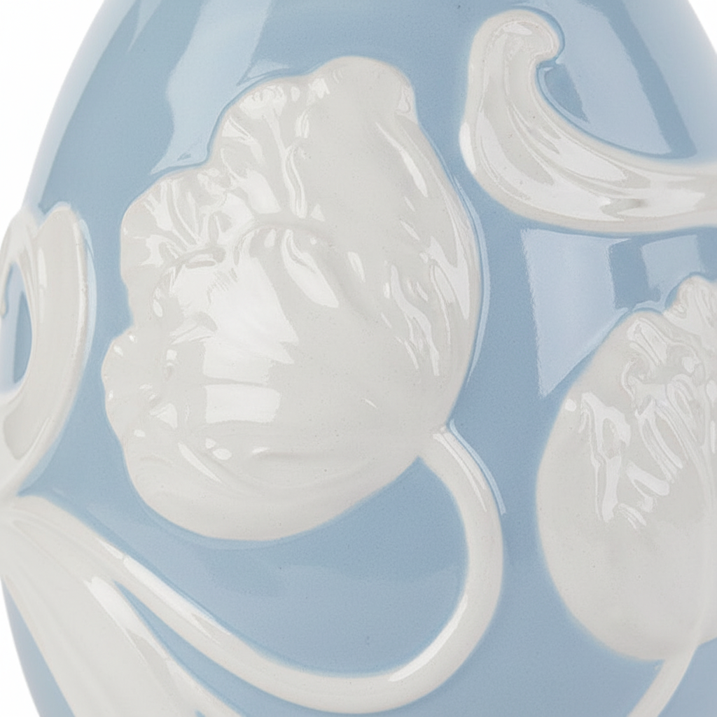 Detalhe das flores brancas em relevo