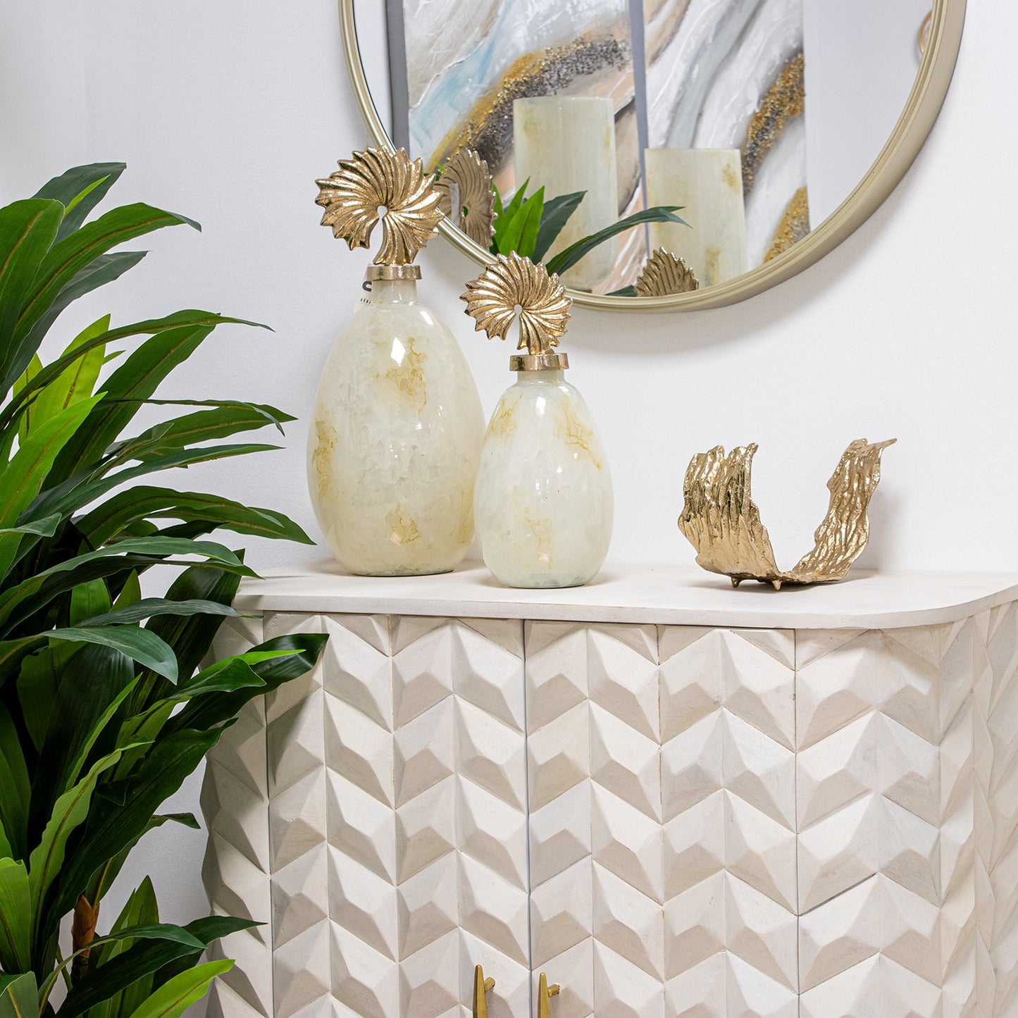 Escultura orgânica em dourado