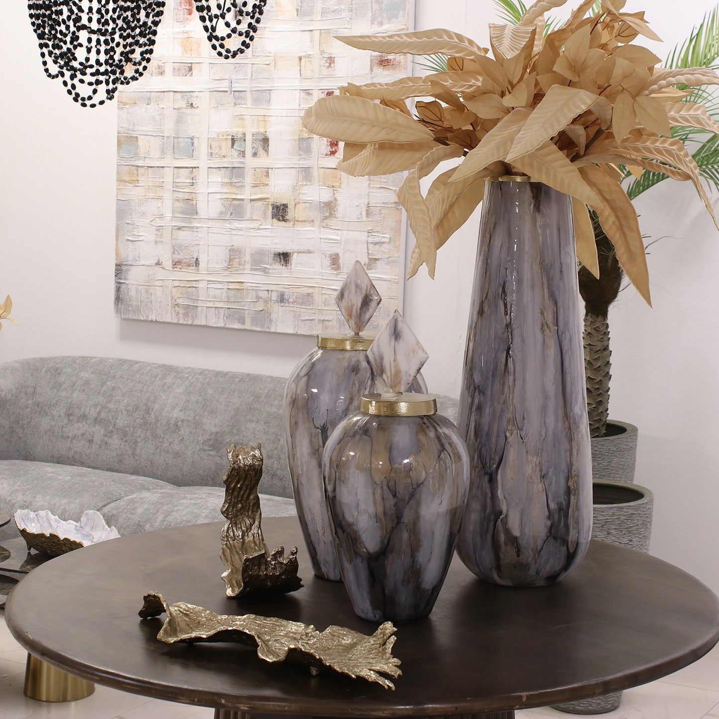 Escultura orgânica em dourado