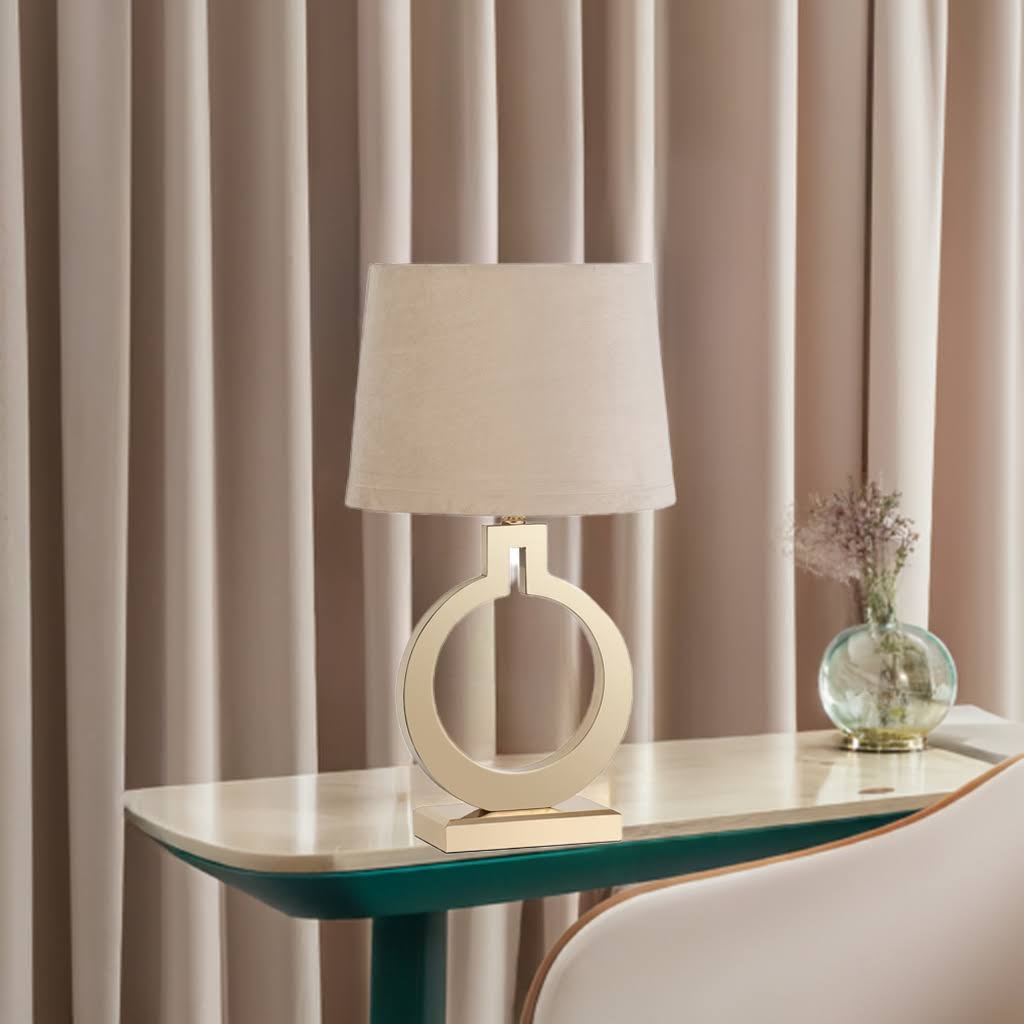 Tripura goldene Tischlampe mit Schirm