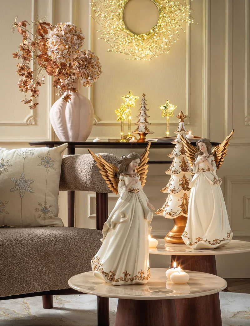 Anjo decorativo bege e dourado de Natal