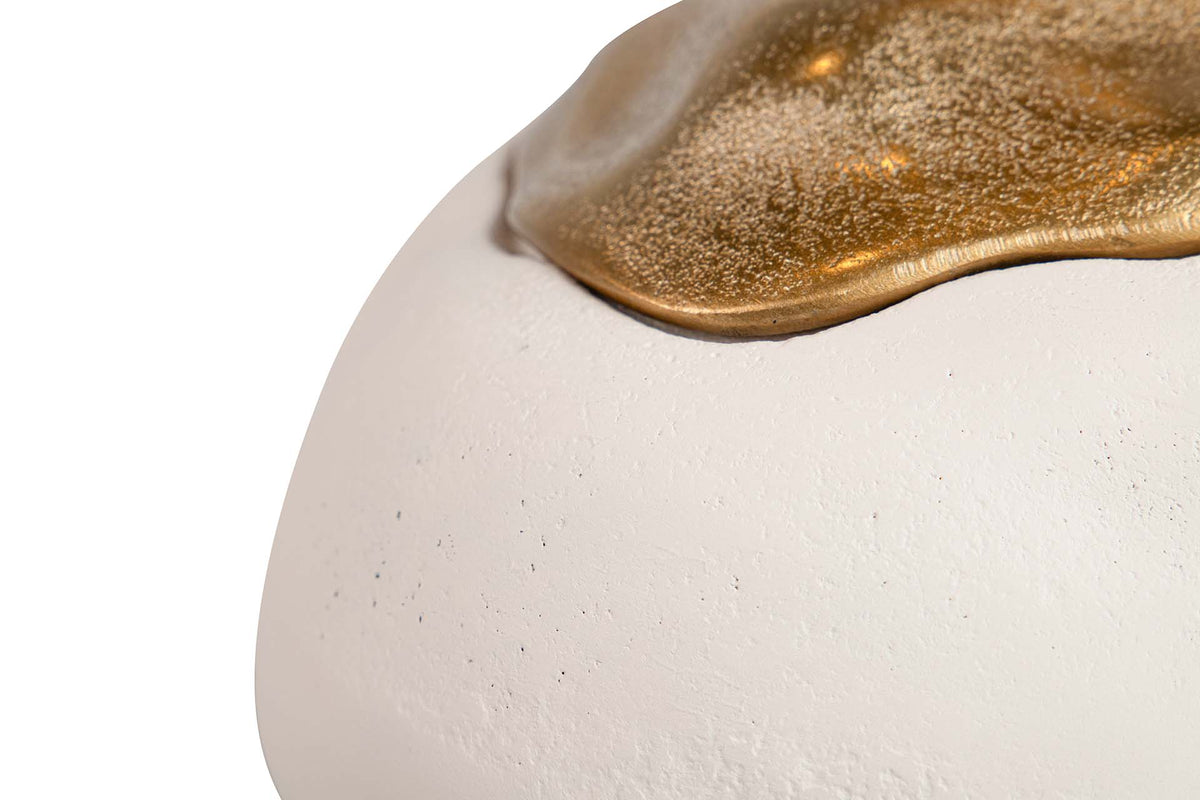 Caixa em alumínio branco e dourado