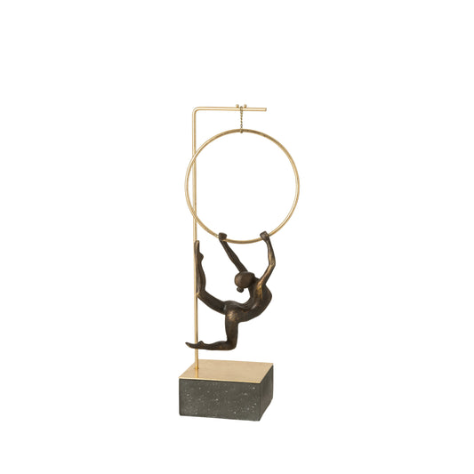 Escultura ginasta com argola