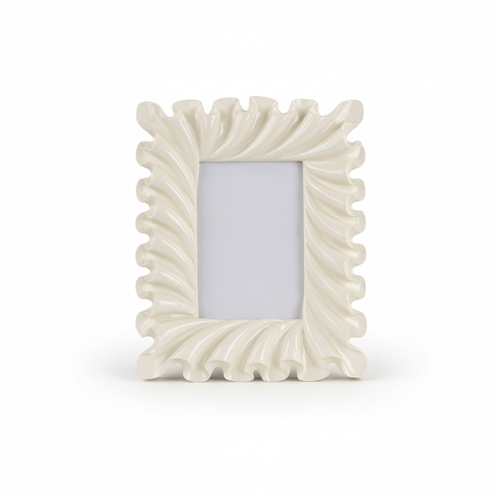 Moldura com Folhos marfim 20x25cm