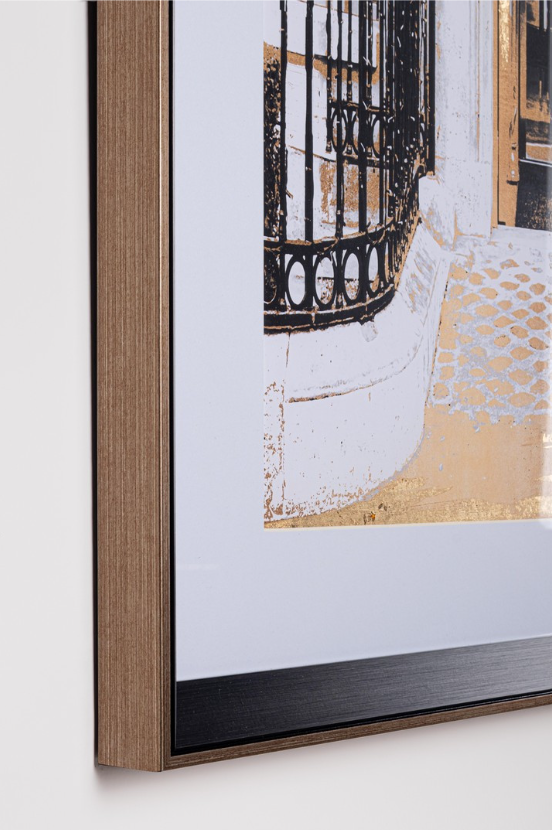 Quadro Gucci com moldura dourada e vidro 89,6x119,6cm