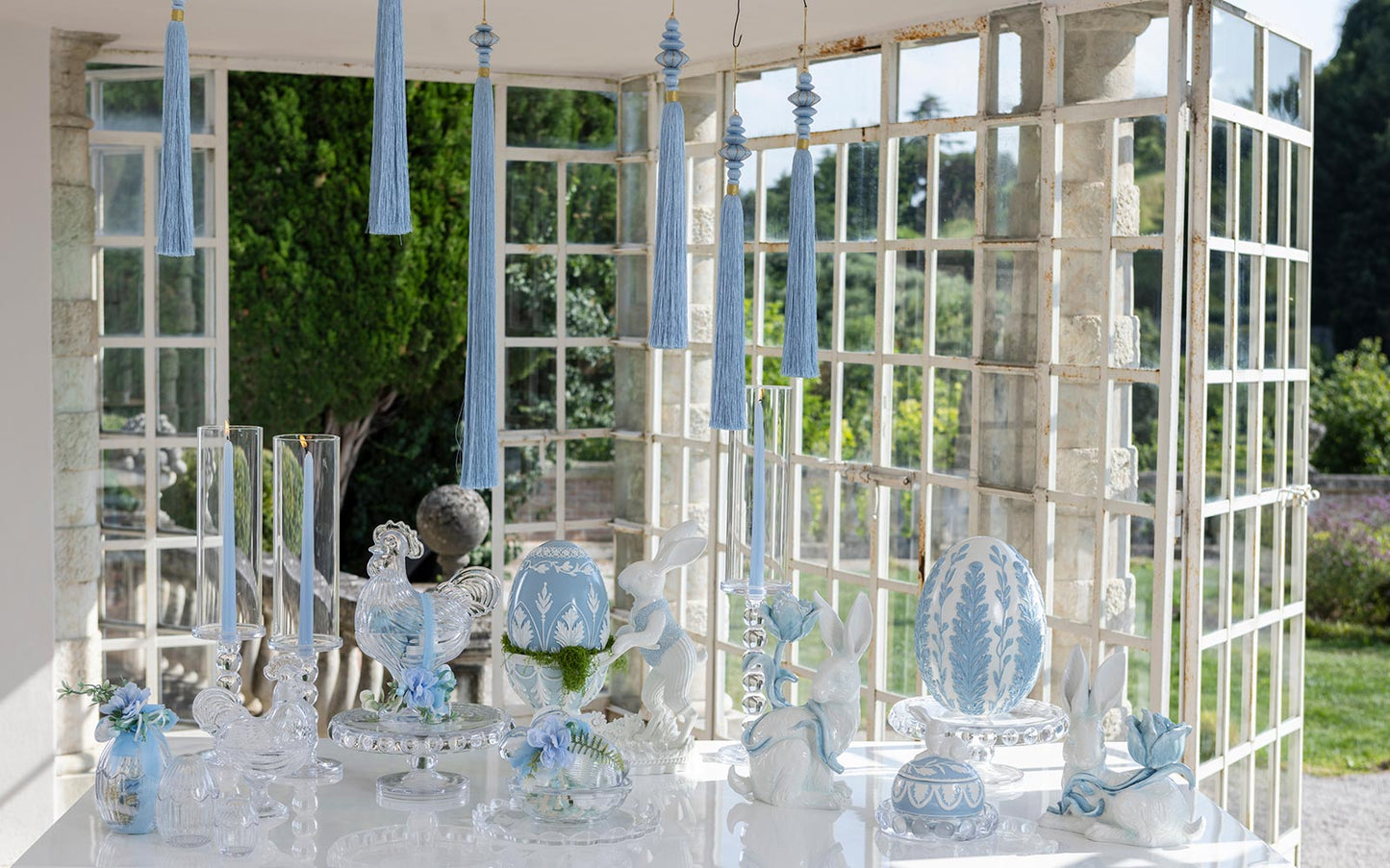 Coelho Decorativo com Carrinho Azul 36cm