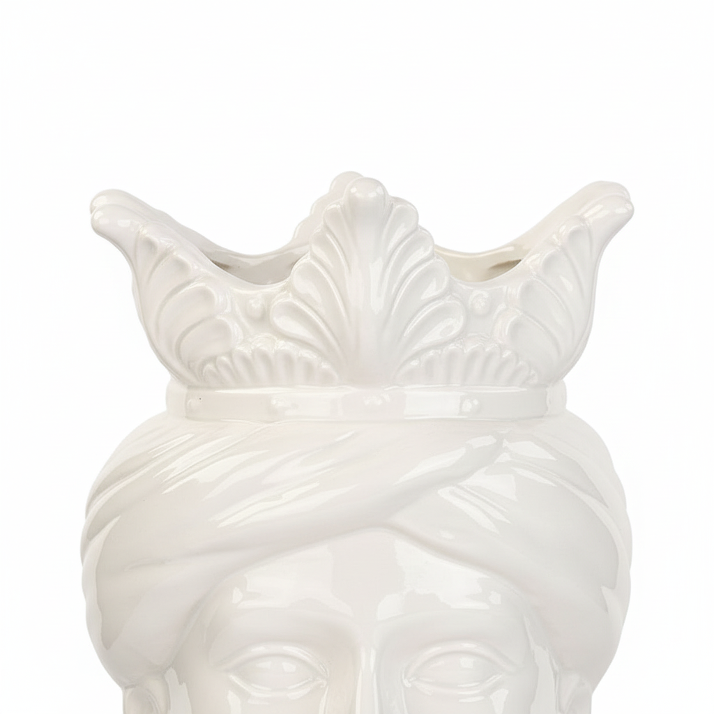 Detalhe da coroa ornamentada Re