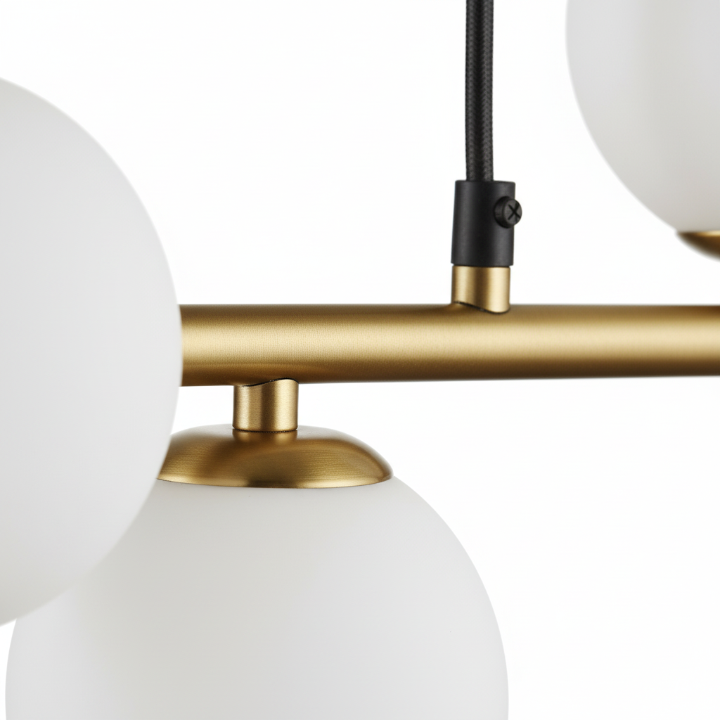 Detalhe do acabamento dourado e esfera