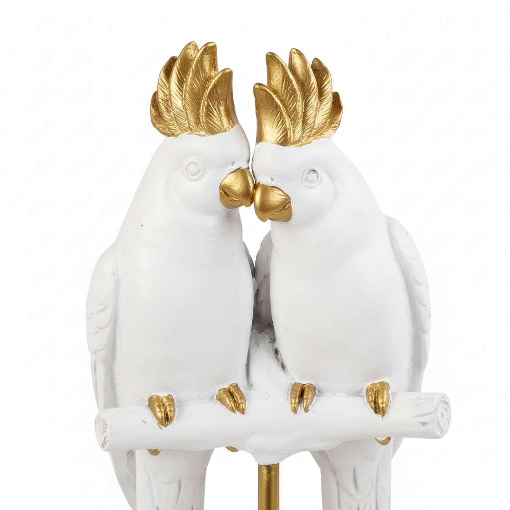 Detalhe do par de papagaios brancos e dourados
