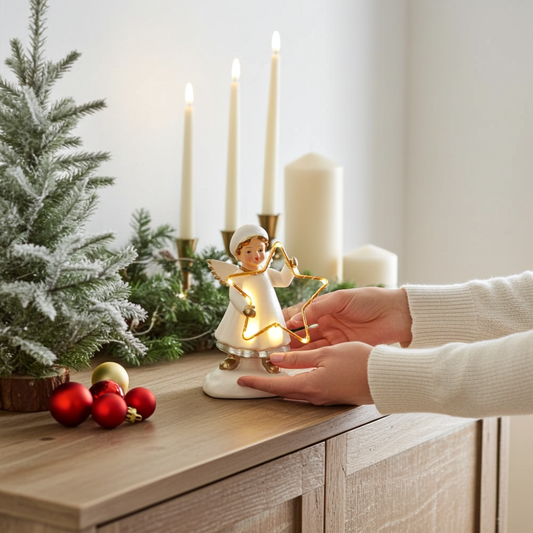Anjo branco e dourado com luz LED