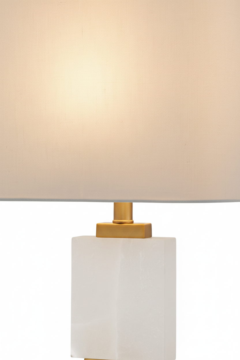 Pormenor paralume e encaixe dourado