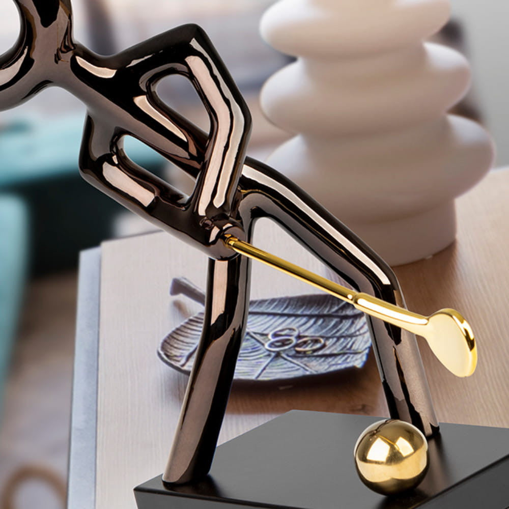 Escultura Jogador de Golfe Preto e Dourado