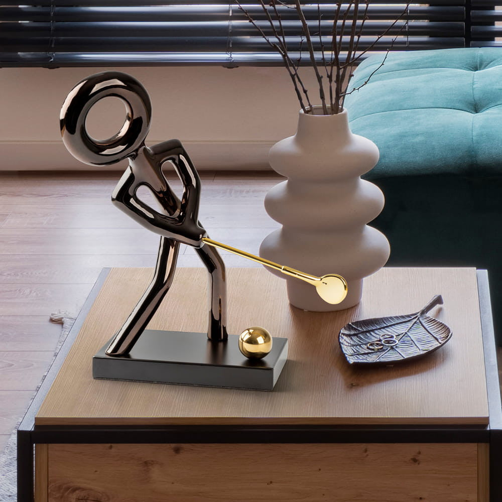 Escultura Jogador de Golfe Preto e Dourado