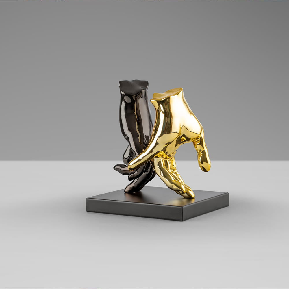 Figura Decorativa Duas Mãos Cinza e Dourado 20cm