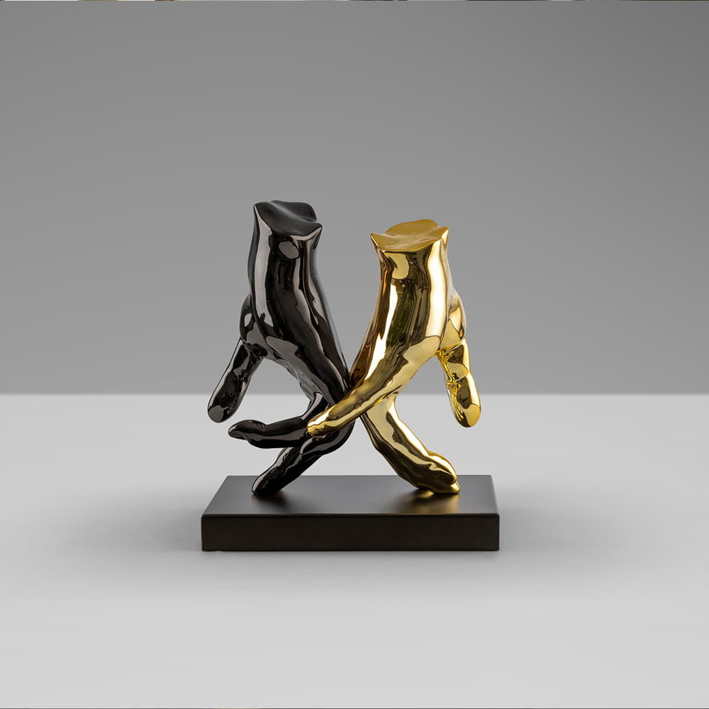 Figura Decorativa Duas Mãos Cinza e Dourado 20cm
